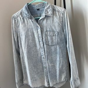 Like new trendy denim shirt